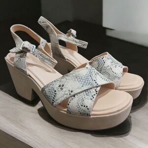 Clarks Maritsa Reptile Snake Print Platform Heel Sandals Womans 9